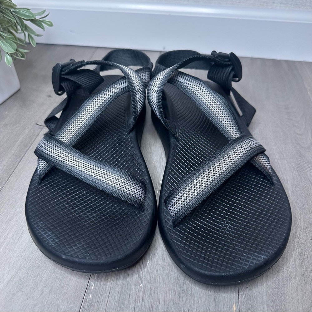 Chaco Z/1 Adjustable Strap Classic Sandal Men Split Gray
Men’s 11 - Picture 5 of 9